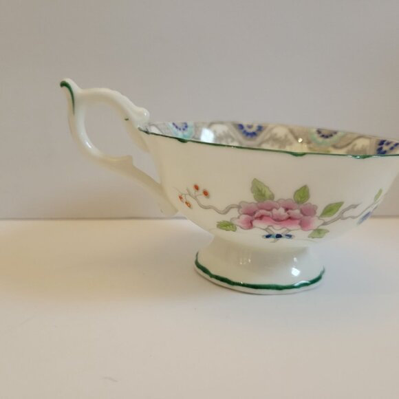 Vintage Royal Albert Bone China Cup & Saucer Set - Picture 10 of 12